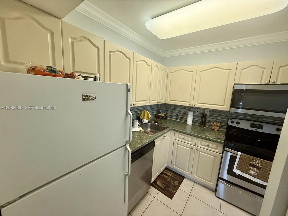 For Sale: $210,000 (1 beds, 1 baths, 750 Square Feet)