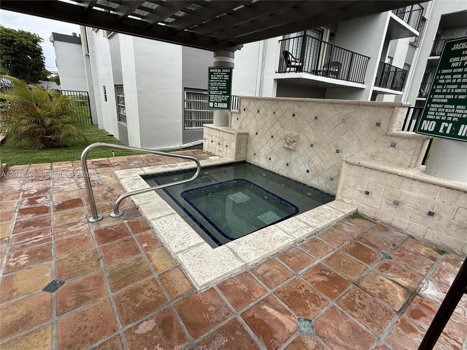 For Sale: $210,000 (1 beds, 1 baths, 750 Square Feet)