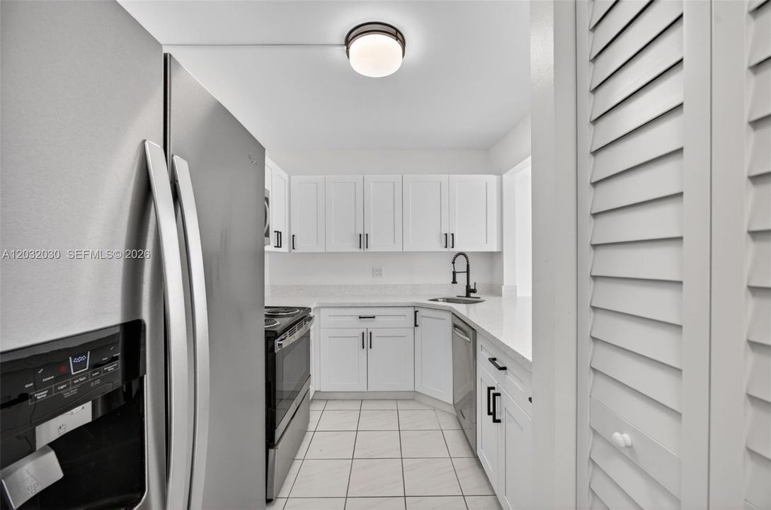 For Rent: $2,700 (2 beds, 2 baths, 1185 Square Feet)