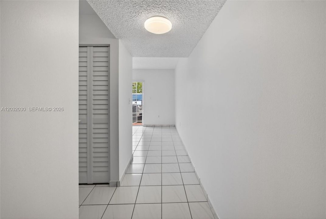 For Rent: $2,700 (2 beds, 2 baths, 1185 Square Feet)