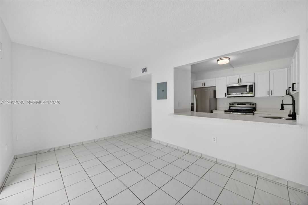 For Rent: $2,700 (2 beds, 2 baths, 1185 Square Feet)
