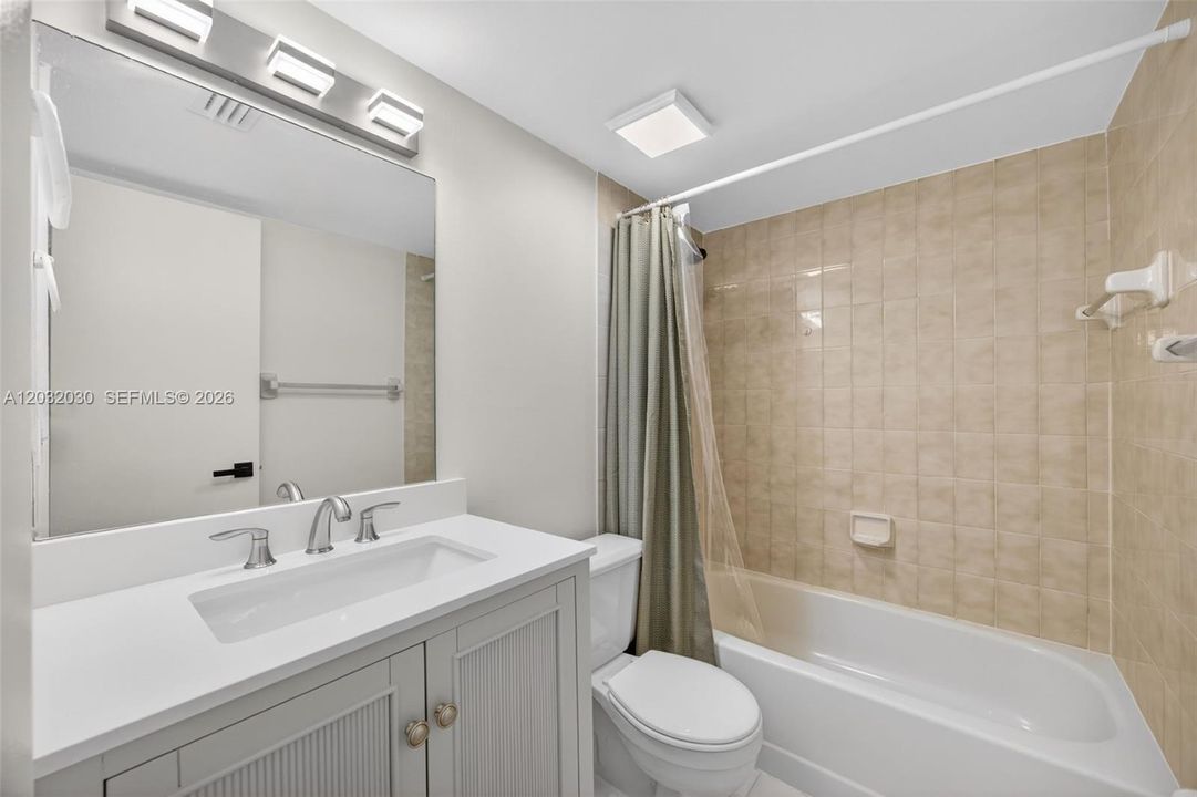 For Rent: $2,700 (2 beds, 2 baths, 1185 Square Feet)