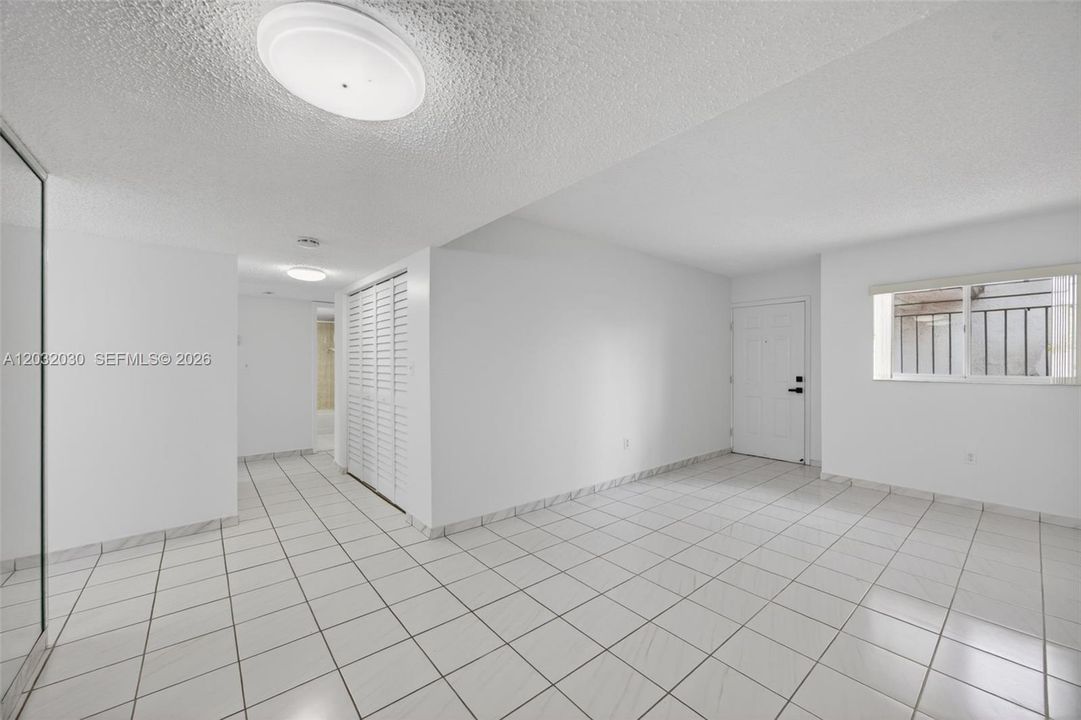 For Rent: $2,700 (2 beds, 2 baths, 1185 Square Feet)