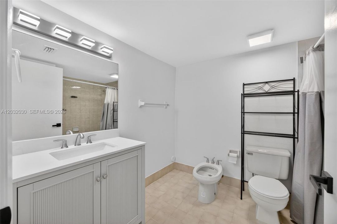 For Rent: $2,700 (2 beds, 2 baths, 1185 Square Feet)