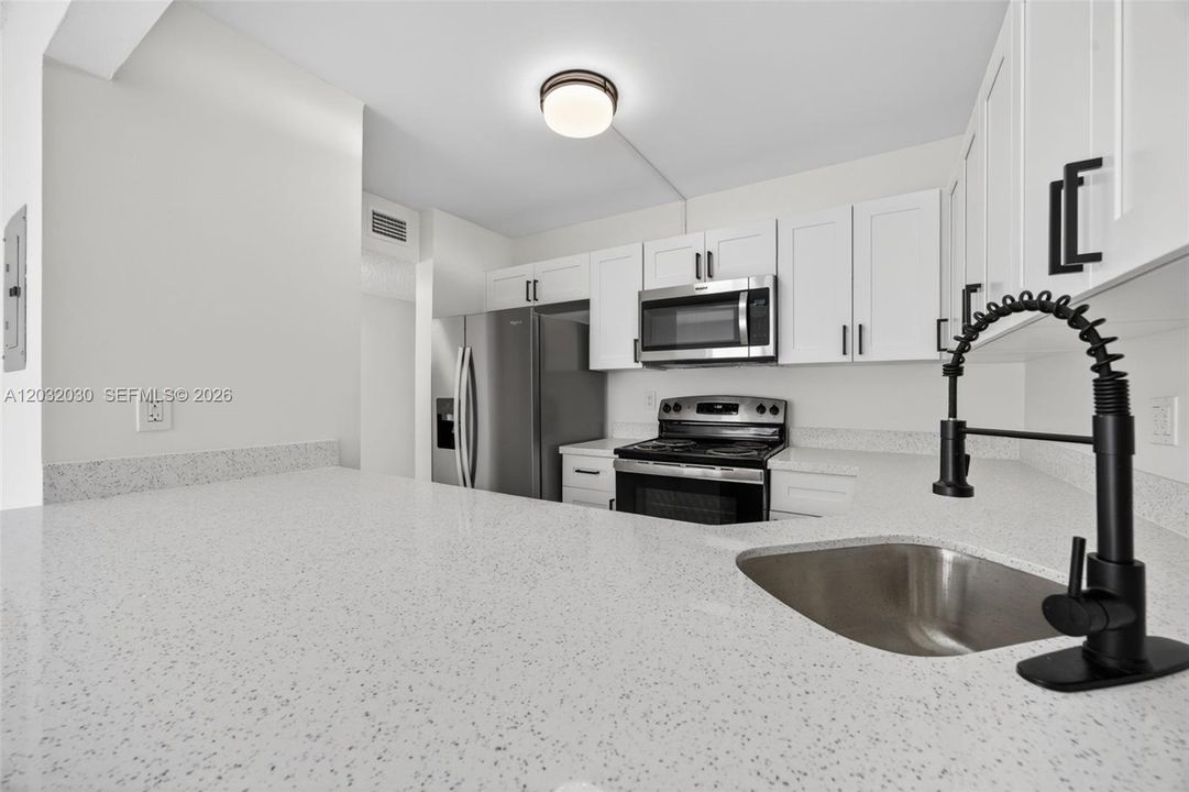 For Rent: $2,700 (2 beds, 2 baths, 1185 Square Feet)