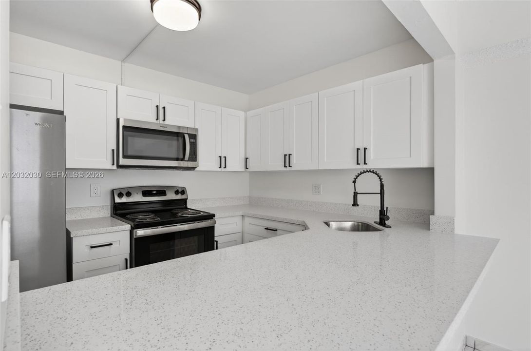 For Rent: $2,700 (2 beds, 2 baths, 1185 Square Feet)
