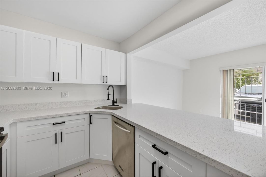 For Rent: $2,700 (2 beds, 2 baths, 1185 Square Feet)