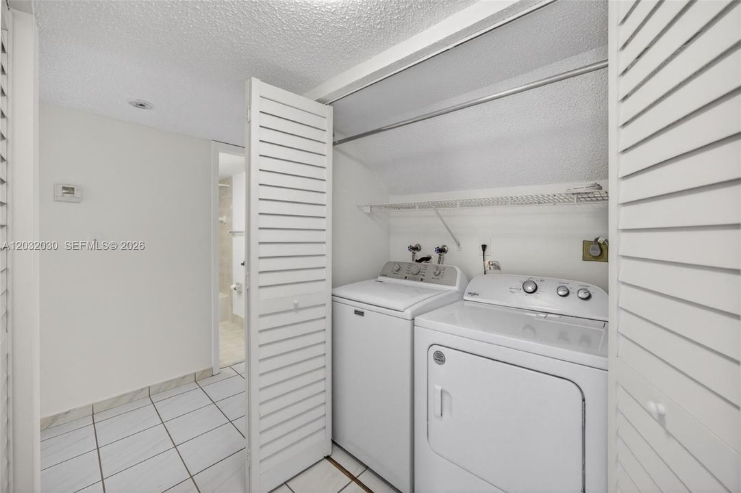 For Rent: $2,700 (2 beds, 2 baths, 1185 Square Feet)