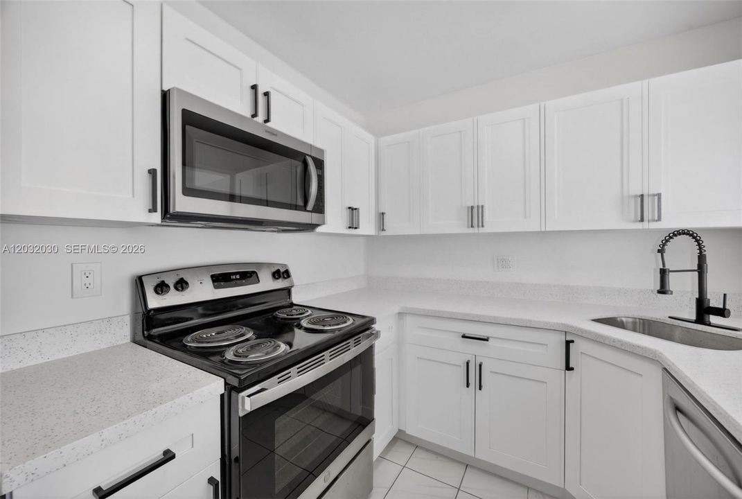 For Rent: $2,700 (2 beds, 2 baths, 1185 Square Feet)