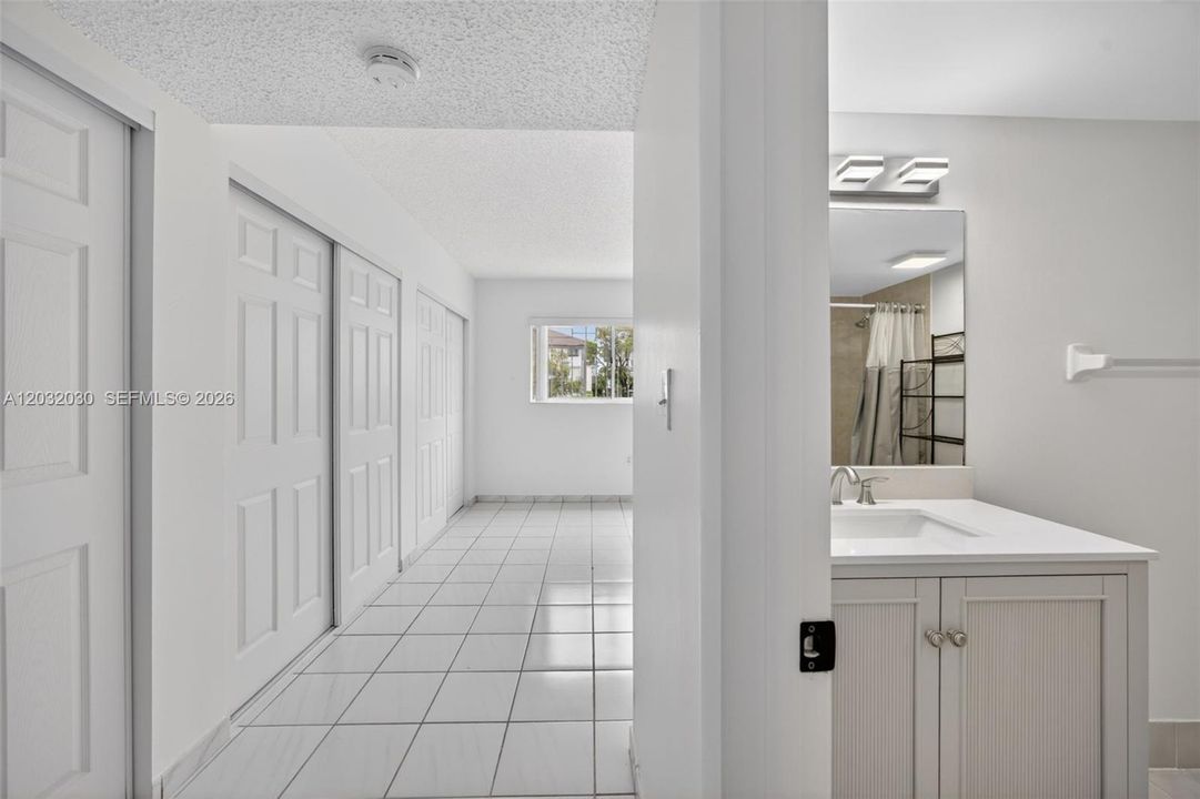 For Rent: $2,700 (2 beds, 2 baths, 1185 Square Feet)