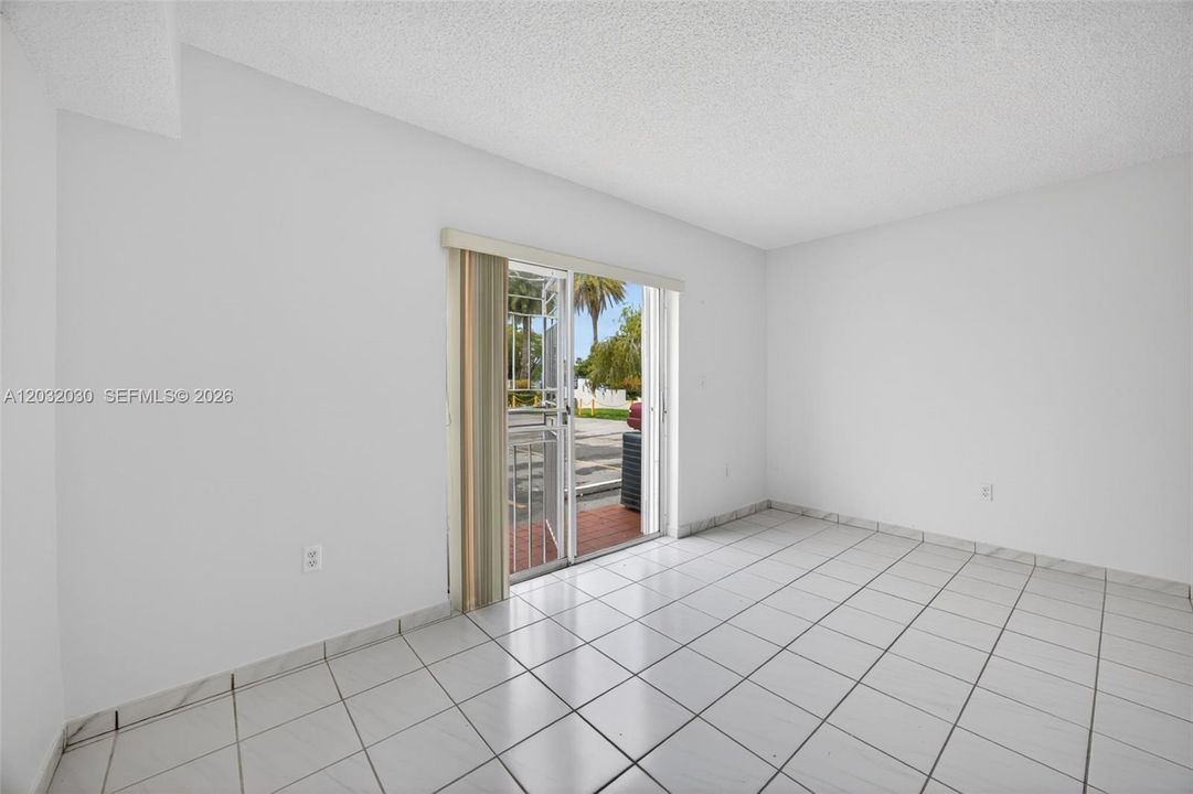 For Rent: $2,700 (2 beds, 2 baths, 1185 Square Feet)