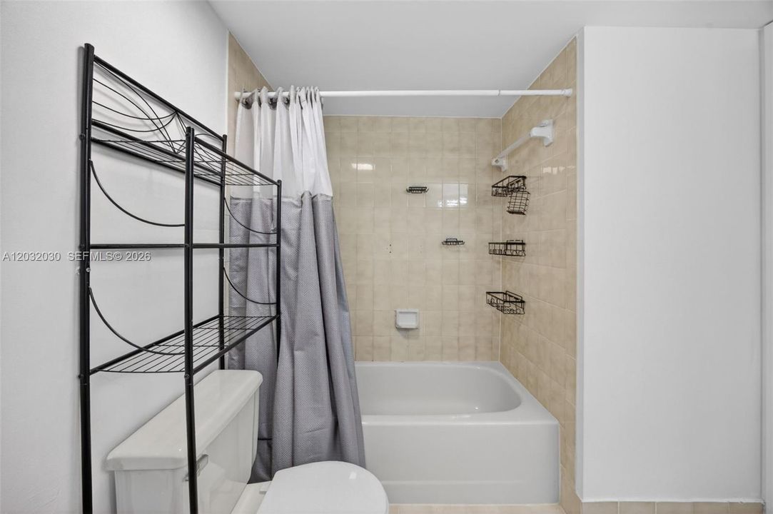 For Rent: $2,700 (2 beds, 2 baths, 1185 Square Feet)