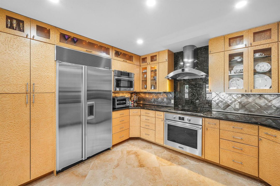 7 - Kitchen
