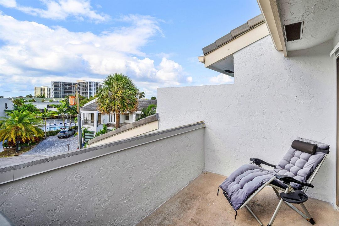24 - Loft Balcony
