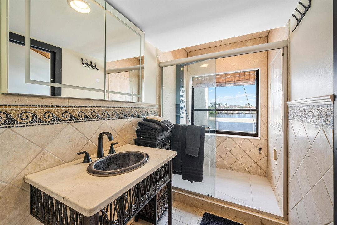 18 - Master Bath