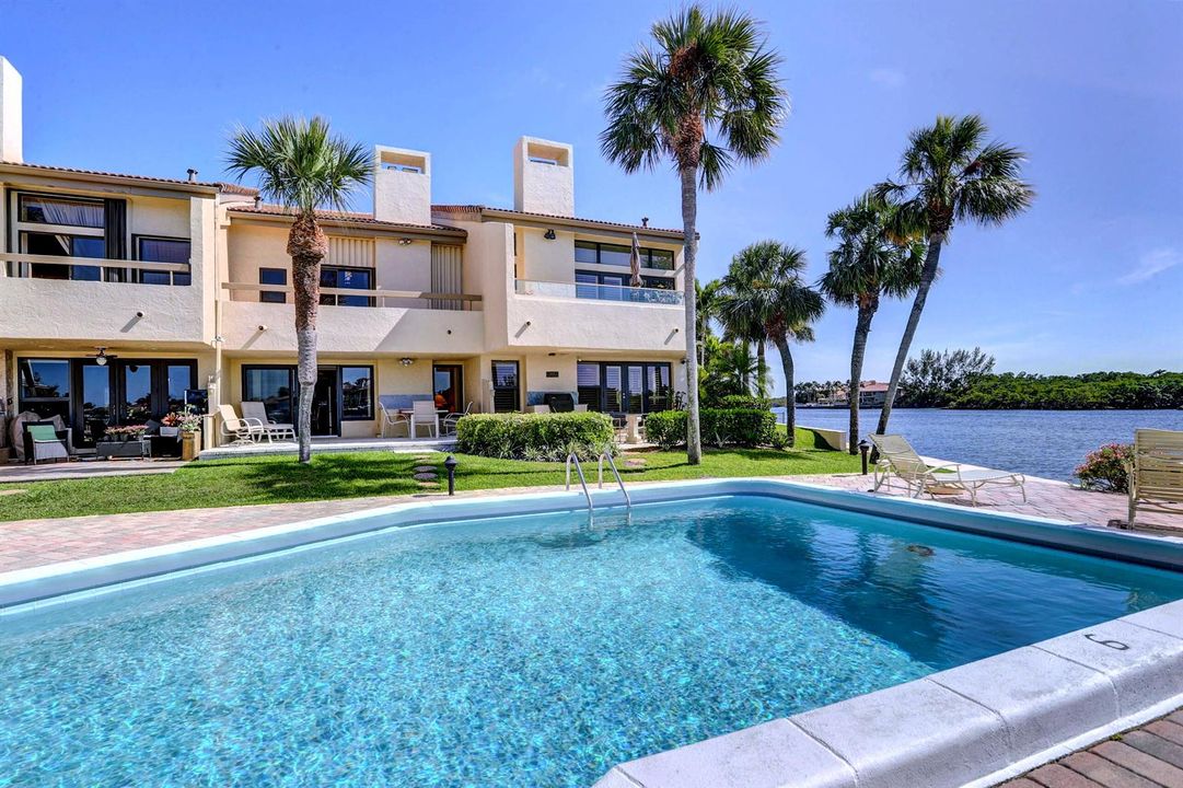 31 - Pool deck