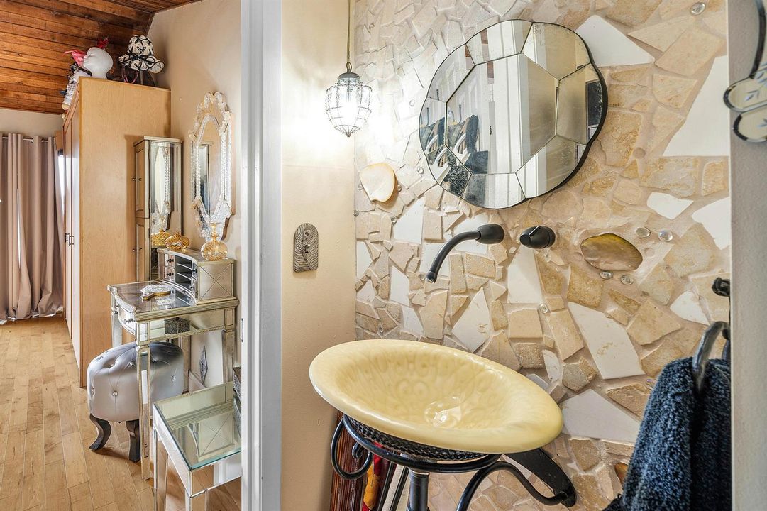 25 - Loft Half Bath