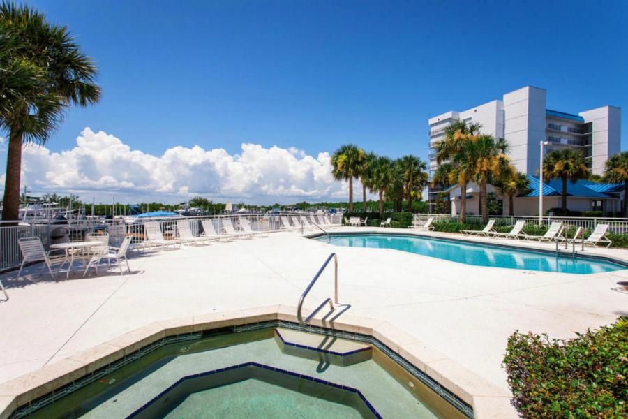E-Building Pool