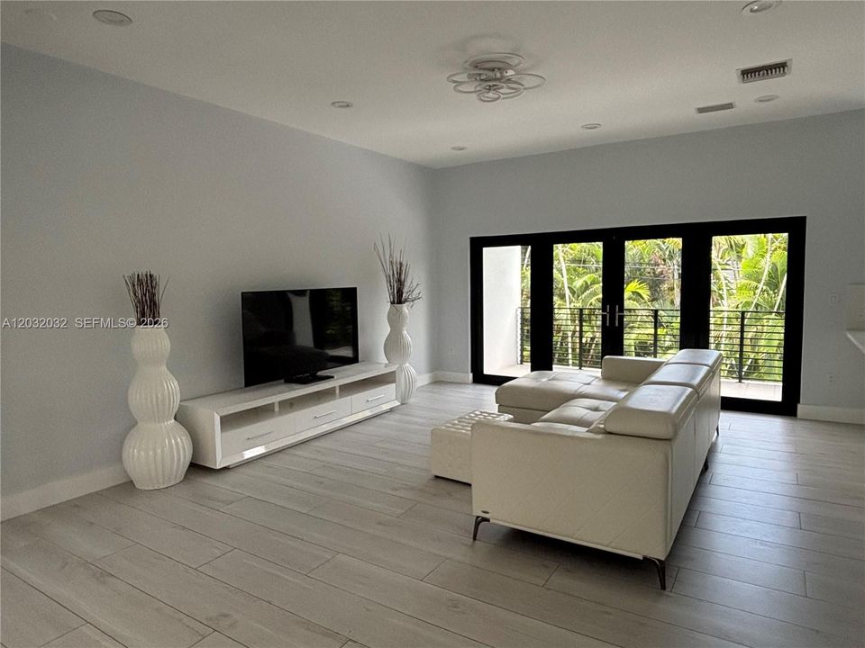 For Rent: $17,750 (5 beds, 4 baths, 4675 Square Feet)