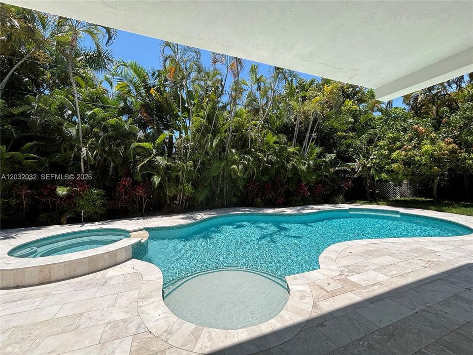 For Rent: $17,750 (5 beds, 4 baths, 4675 Square Feet)