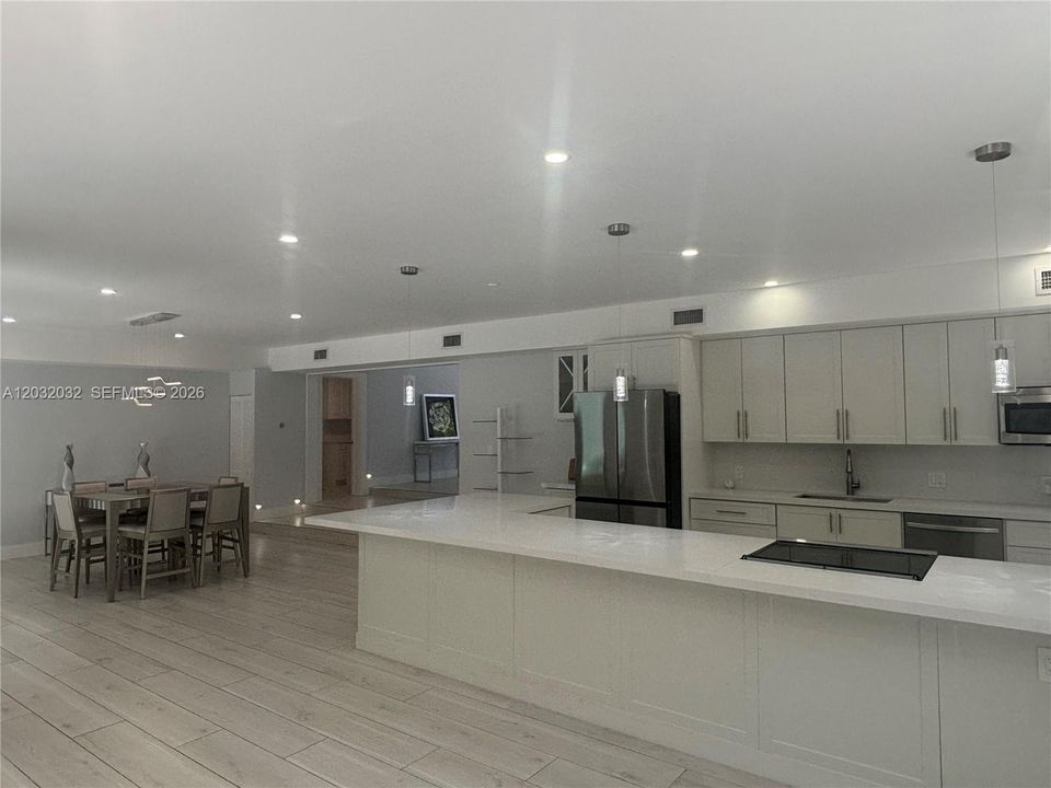 For Rent: $17,750 (5 beds, 4 baths, 4675 Square Feet)