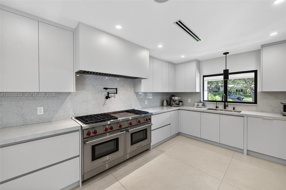 For Rent: $29,500 (6 beds, 6 baths, 4010 Square Feet)