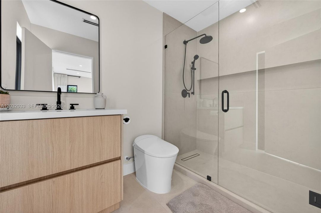 For Rent: $29,500 (6 beds, 6 baths, 4010 Square Feet)