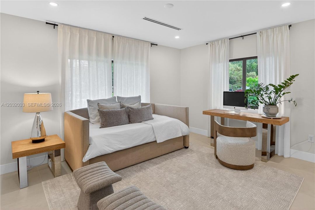 For Rent: $29,500 (6 beds, 6 baths, 4010 Square Feet)