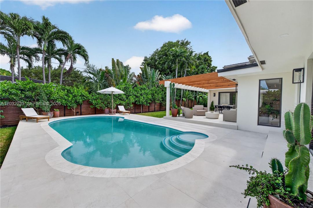For Rent: $29,500 (6 beds, 6 baths, 4010 Square Feet)