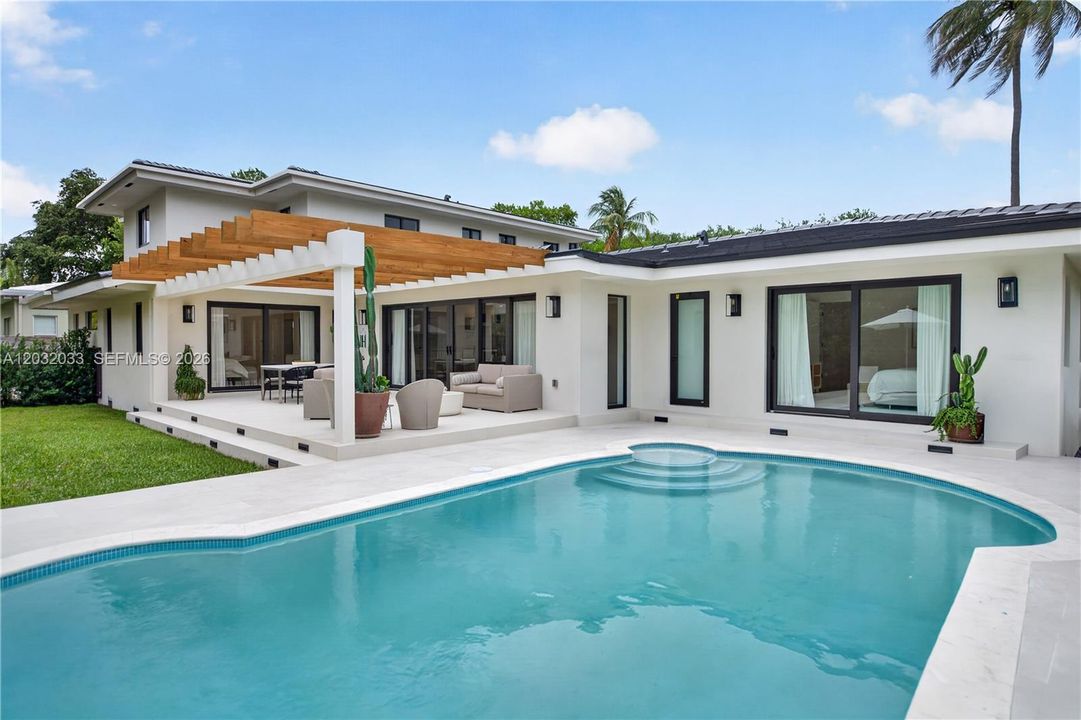 For Rent: $29,500 (6 beds, 6 baths, 4010 Square Feet)