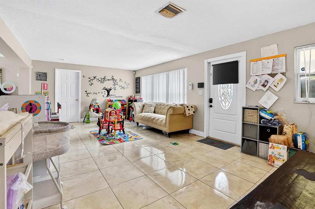 07 family room 03