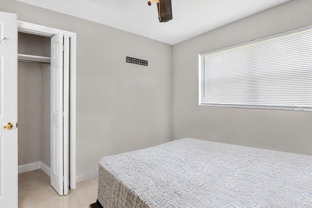 22 Bedroom 04