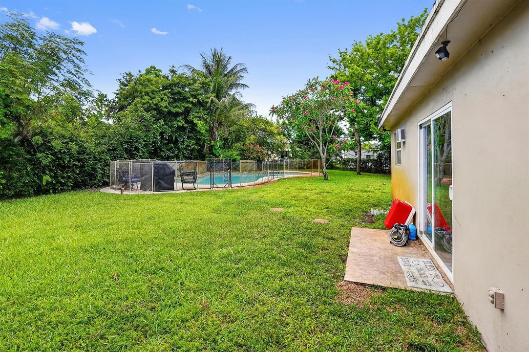 32 backyard 03