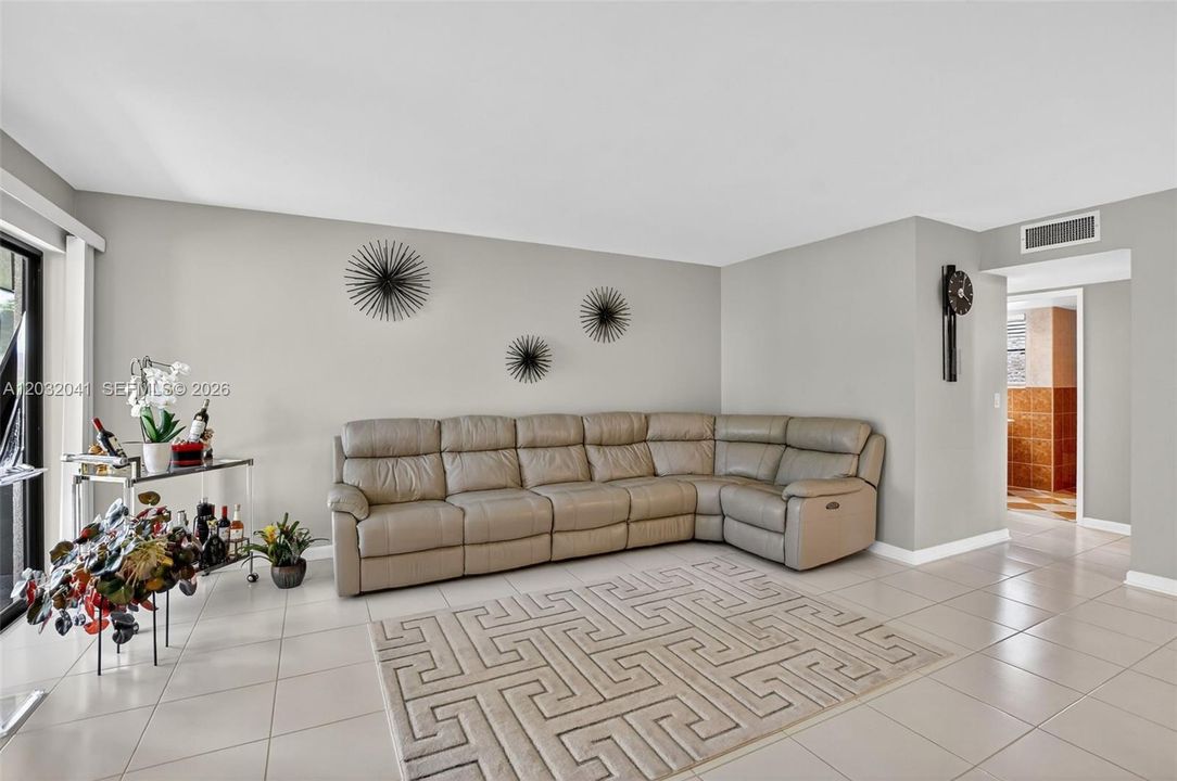 For Sale: $379,000 (3 beds, 2 baths, 1597 Square Feet)
