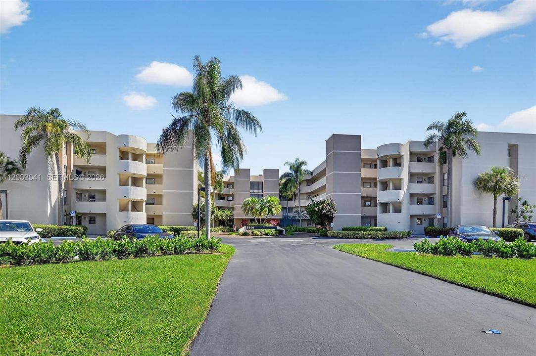 For Sale: $379,000 (3 beds, 2 baths, 1597 Square Feet)