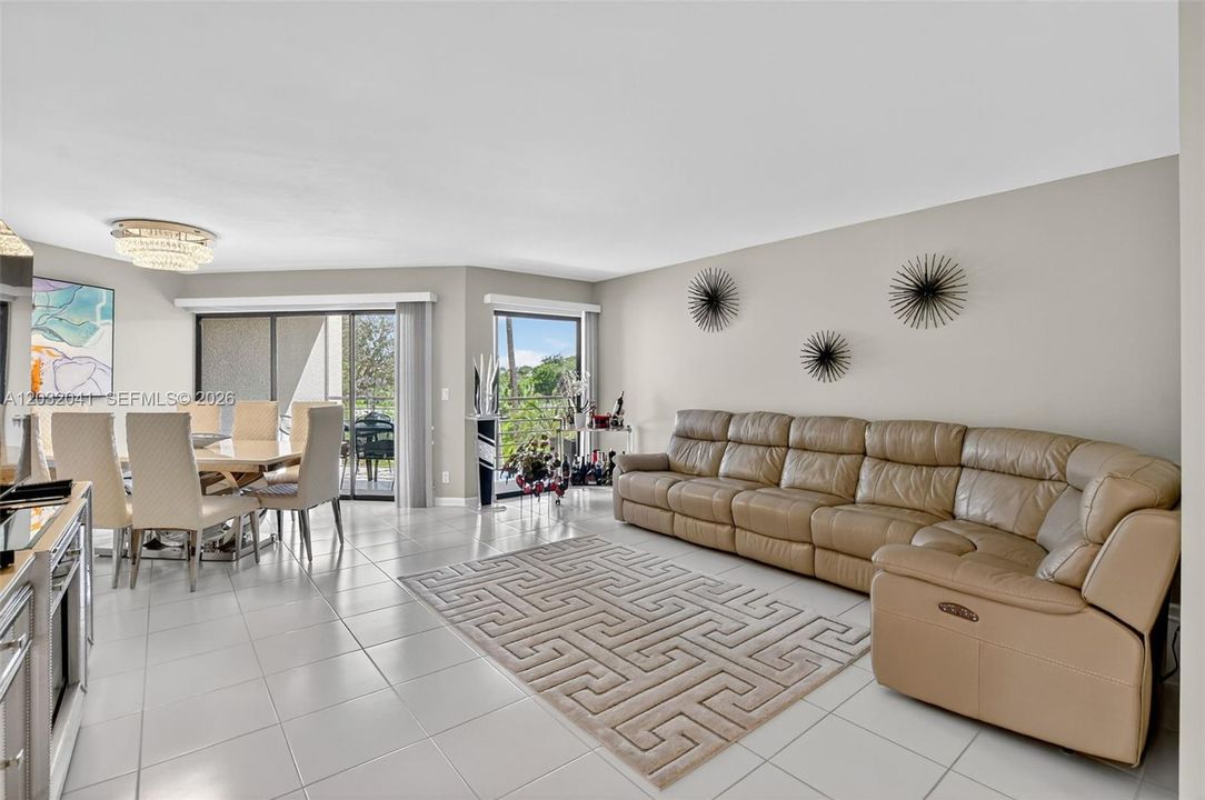 For Sale: $379,000 (3 beds, 2 baths, 1597 Square Feet)