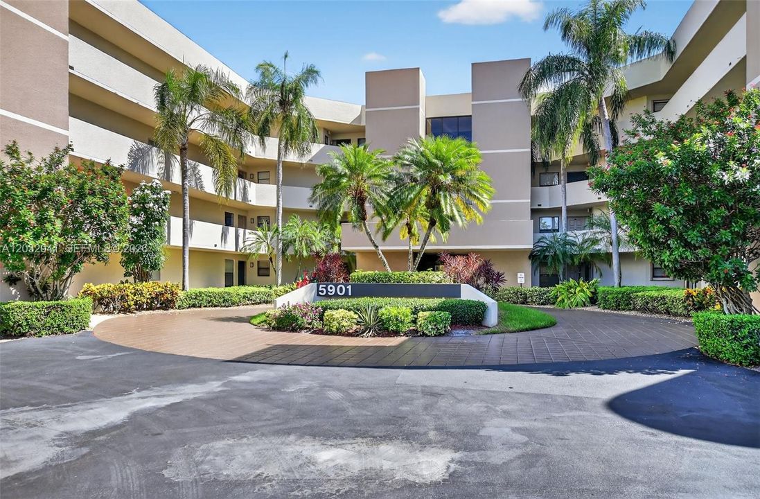 For Sale: $379,000 (3 beds, 2 baths, 1597 Square Feet)