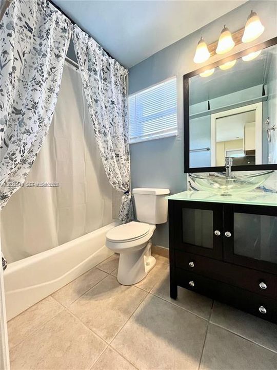 For Rent: $1,350 (1 beds, 1 baths, 1470 Square Feet)