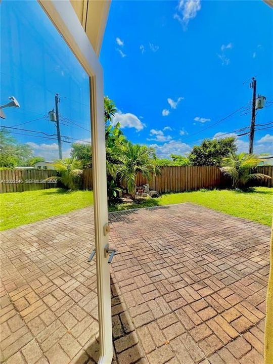 For Rent: $1,350 (1 beds, 1 baths, 1470 Square Feet)