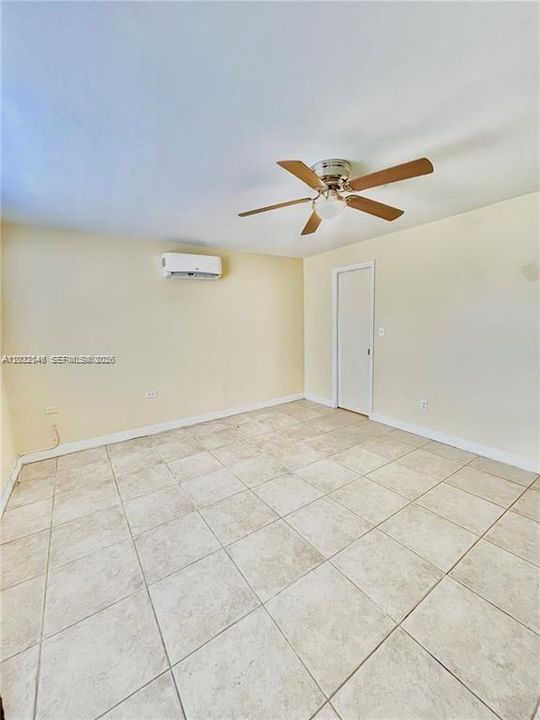 For Rent: $1,350 (1 beds, 1 baths, 1470 Square Feet)