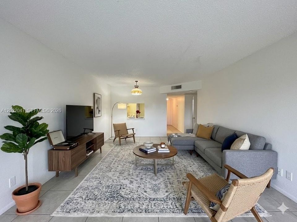 For Rent: $1,800 (2 beds, 2 baths, 949 Square Feet)