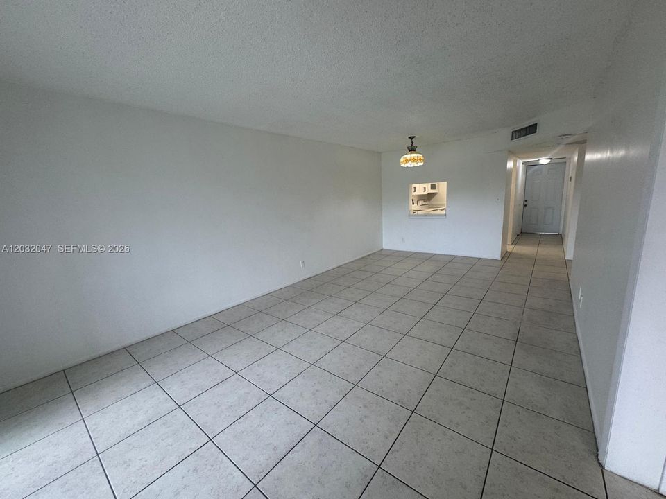 Active With Contract: $1,750 (2 beds, 2 baths, 949 Square Feet)