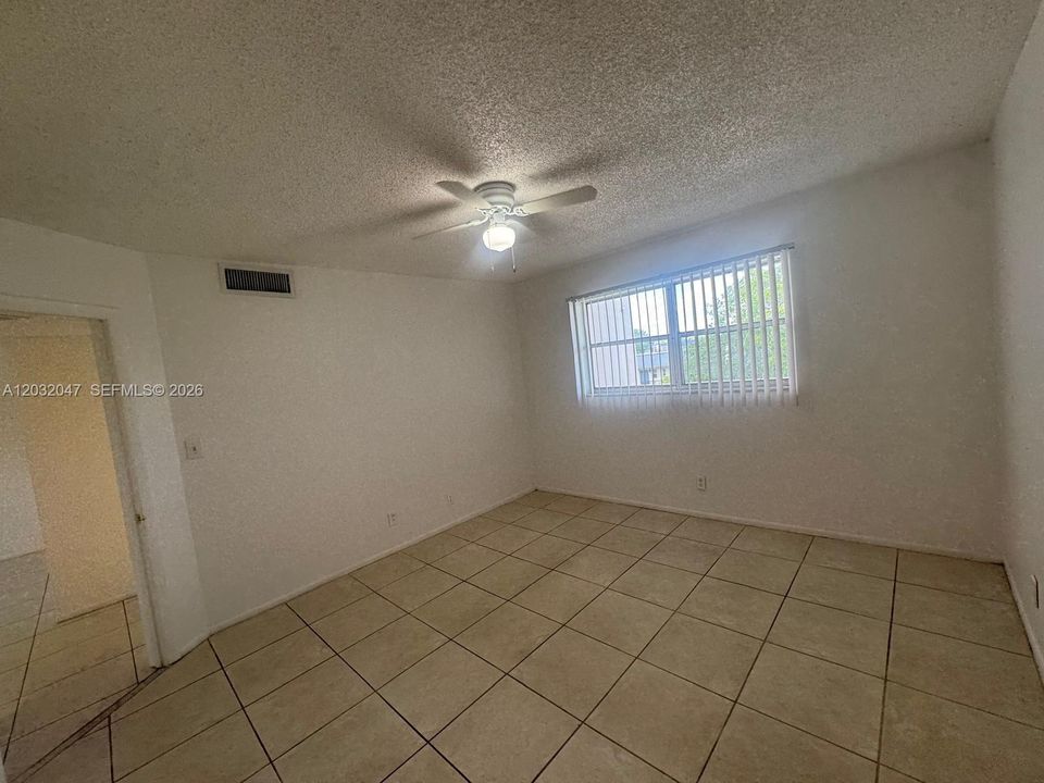 Active With Contract: $1,750 (2 beds, 2 baths, 949 Square Feet)