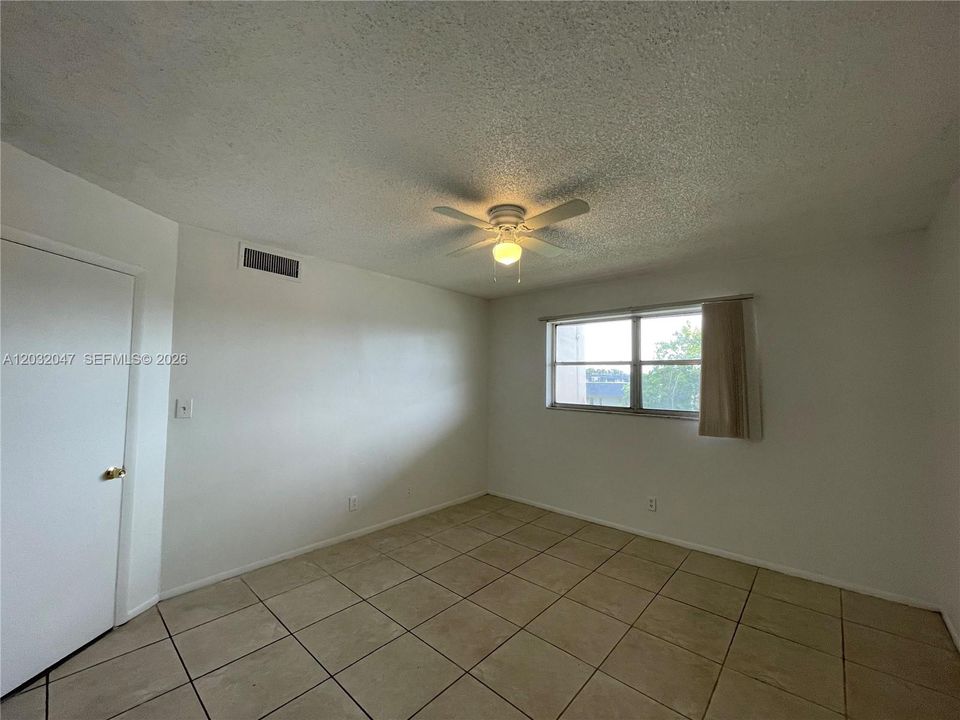 For Rent: $1,800 (2 beds, 2 baths, 949 Square Feet)