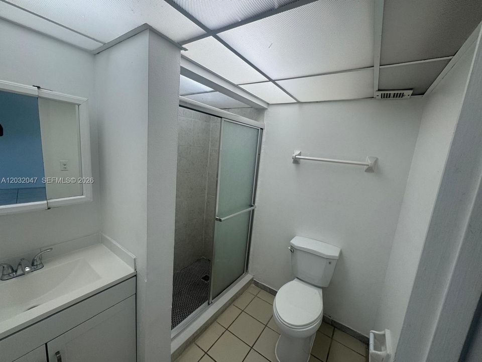 Active With Contract: $1,750 (2 beds, 2 baths, 949 Square Feet)