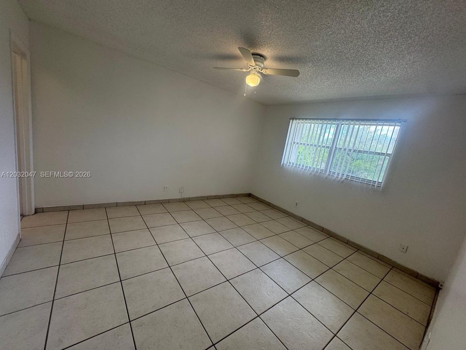 Active With Contract: $1,750 (2 beds, 2 baths, 949 Square Feet)
