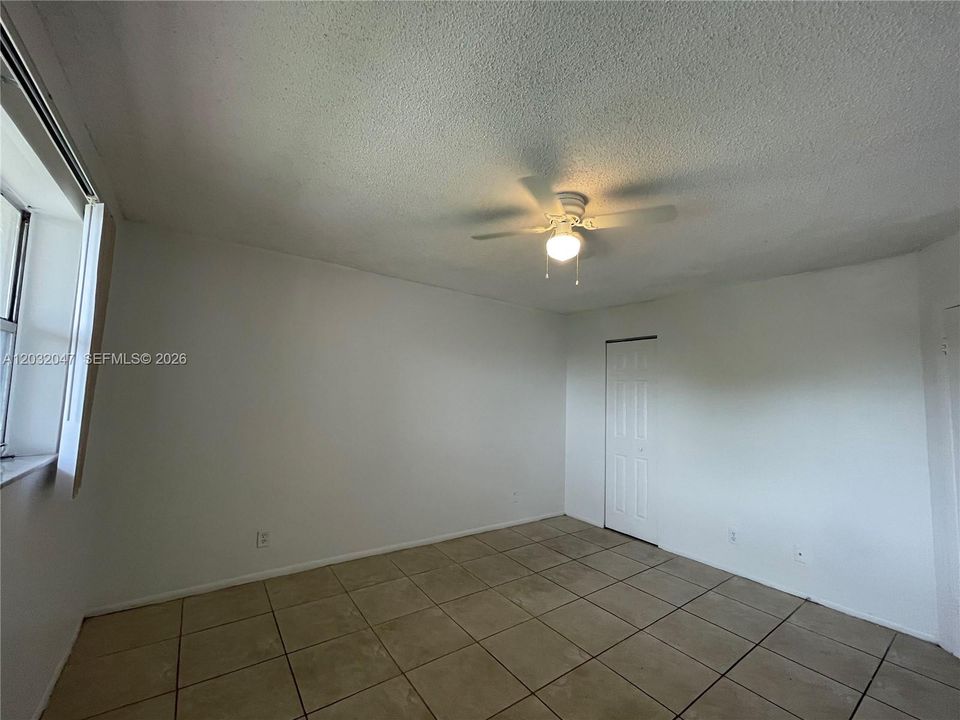 For Rent: $1,800 (2 beds, 2 baths, 949 Square Feet)