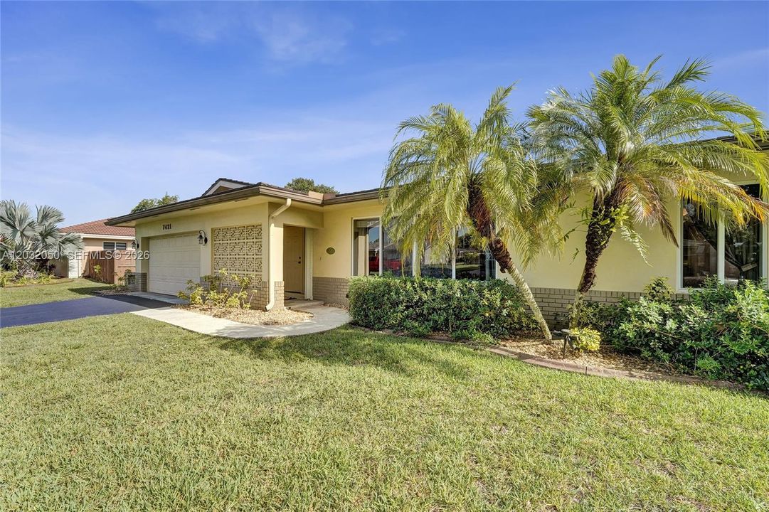 For Sale: $765,000 (4 beds, 2 baths, 1992 Square Feet)