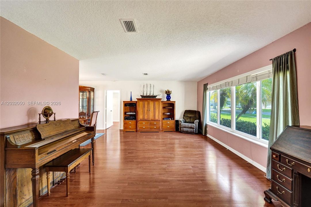 For Sale: $765,000 (4 beds, 2 baths, 1992 Square Feet)