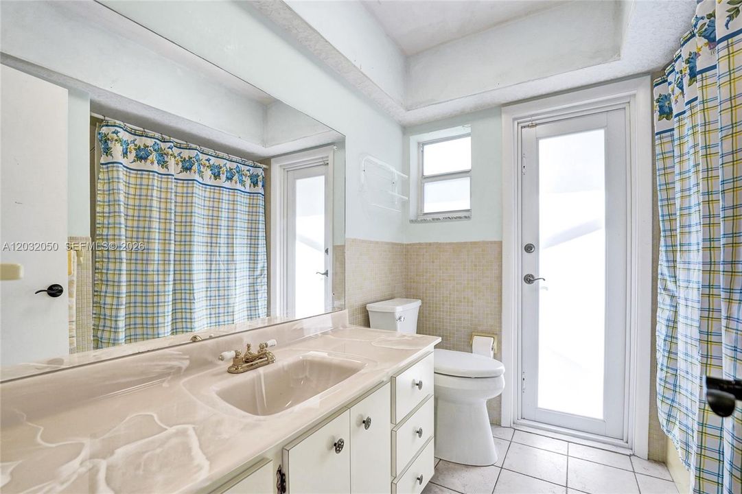 For Sale: $765,000 (4 beds, 2 baths, 1992 Square Feet)
